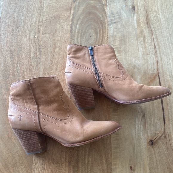 Frye Booties Tan 10 - Picture 3 of 9